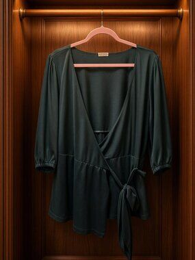 Kiyonna Dark Green Wrap Top Size 1X